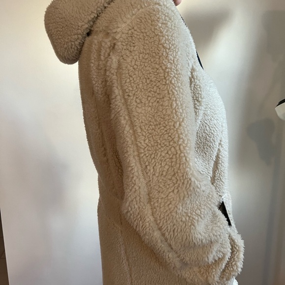 L.L. Bean Women's Natural Mountain Pile Fleece Coat - Picture 3 of 6